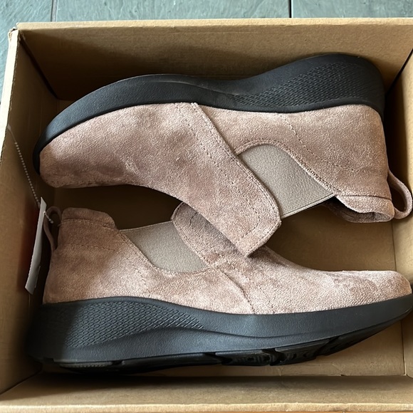 New leather/suede bootie features a stylish round toe, arch support. - Picture 6 of 7